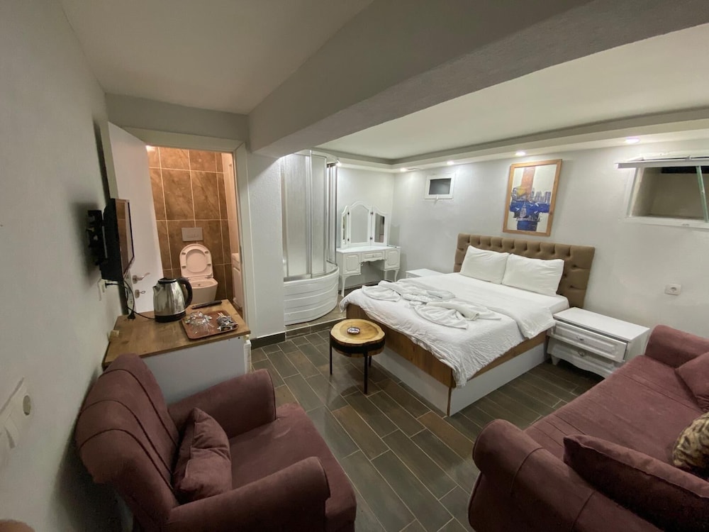 Economy Double Room photo 2