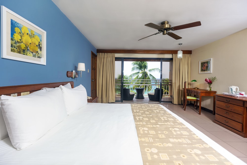 Deluxe Room, 1 King Bed, Ocean View - Photo 1