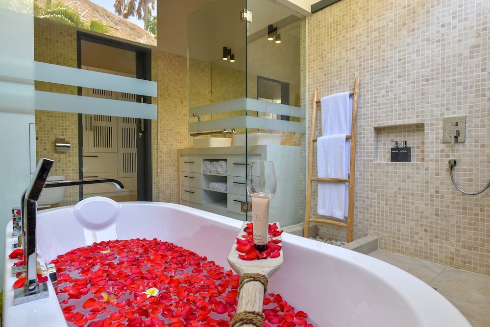 Luxury Villa, 4 Bedrooms, Private Pool, Beach View photo 3