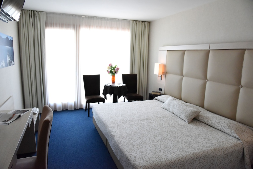 Royal Room - Photo 2