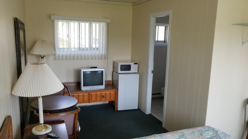 Standard Room, 1 Queen Bed photo 3