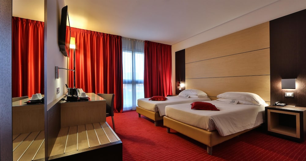 Comfort Room, Multiple Beds, Non Smoking - Photo 4