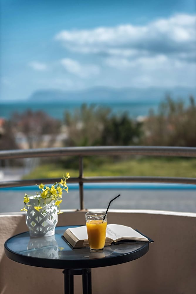 Standard Double or Twin Room, Sea View - Photo 8
