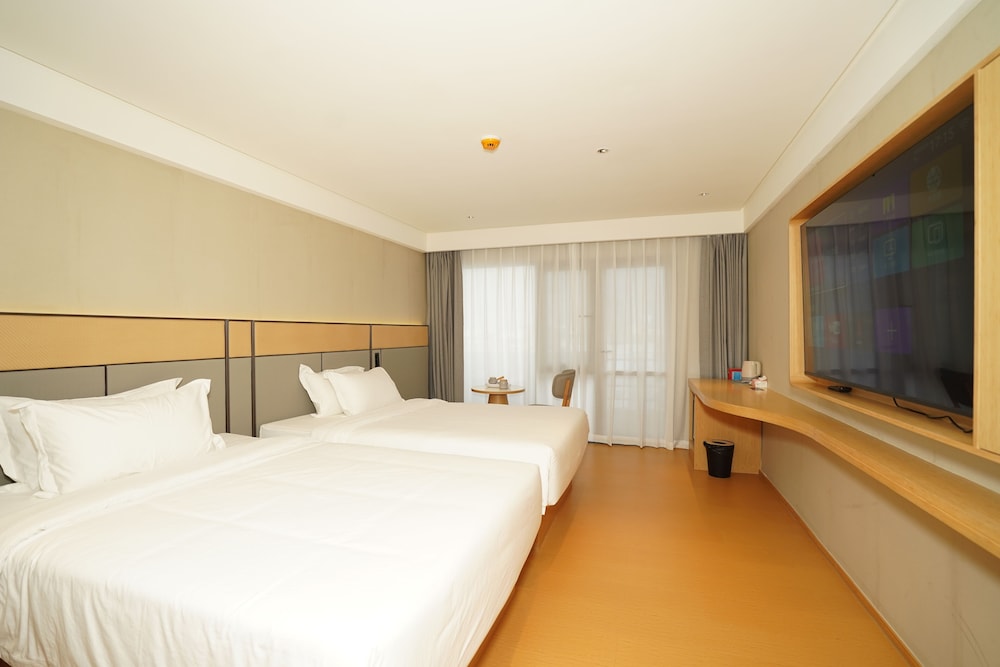 Luxury Twin Room, Balcony, City View