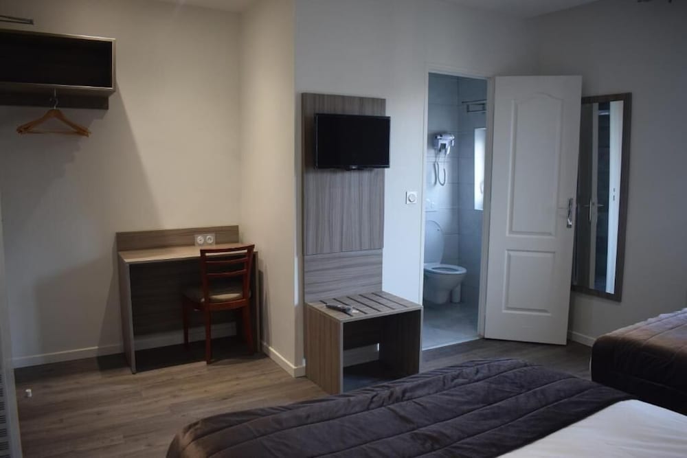 Deluxe Triple Room, Non Smoking, City View photo 2