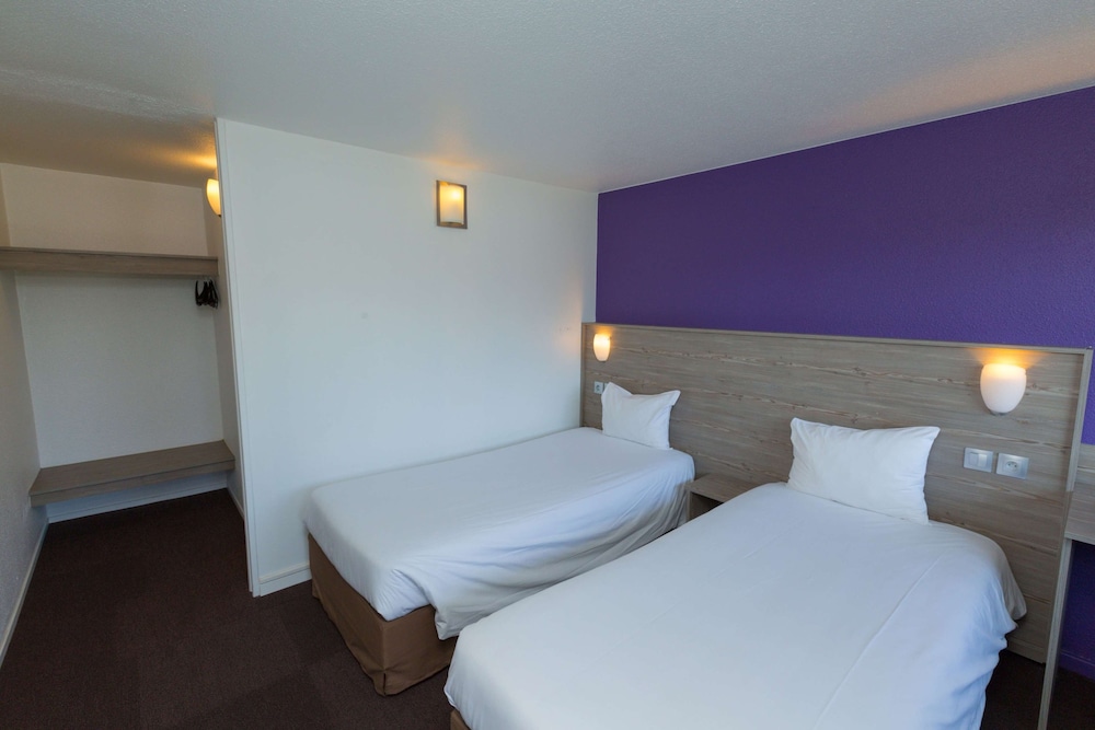 Standard Room, 2 Twin Beds - Photo 3
