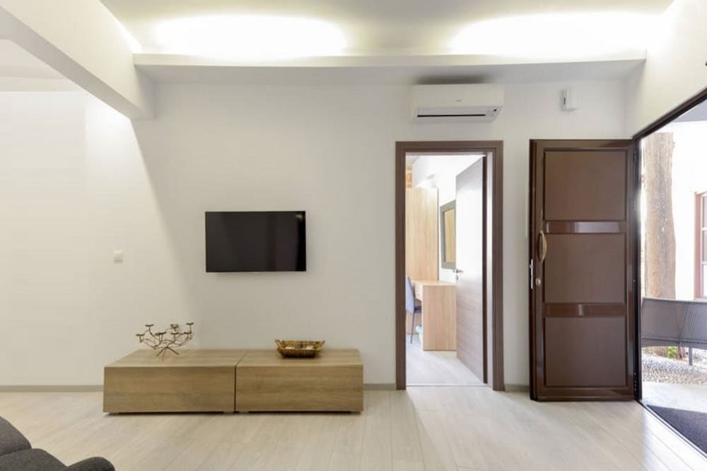 Suite, 1 Bedroom, Ground Floor photo 3