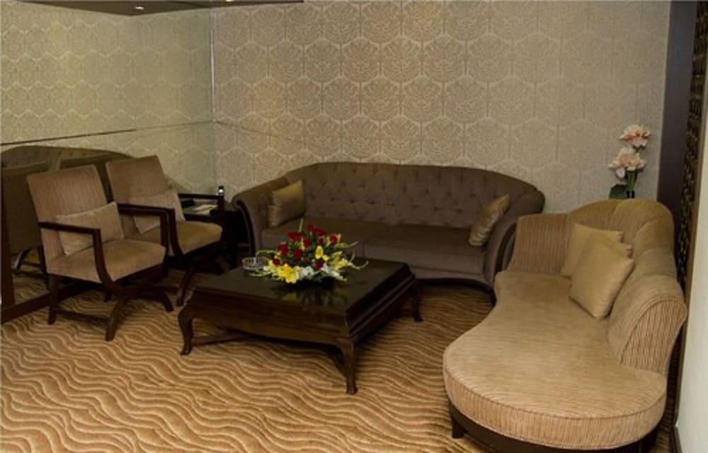 Deluxe Suite, 1 King Bed photo 3