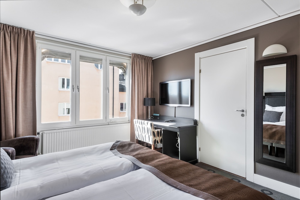 Standard Room, 2 Twin Beds thumbnail 6