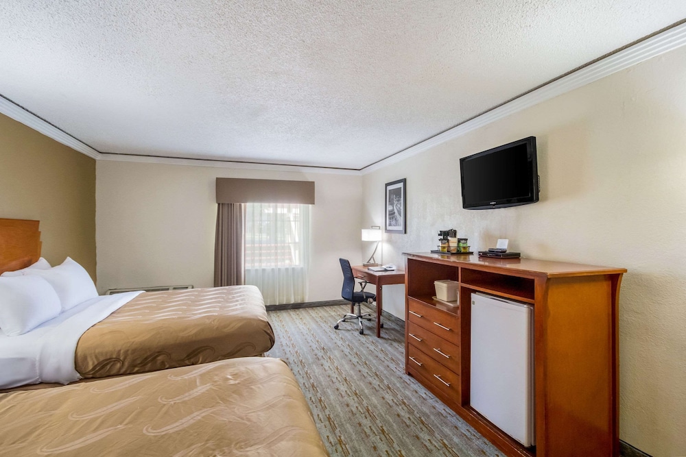 Room, 2 Queen Beds, Non Smoking photo 2