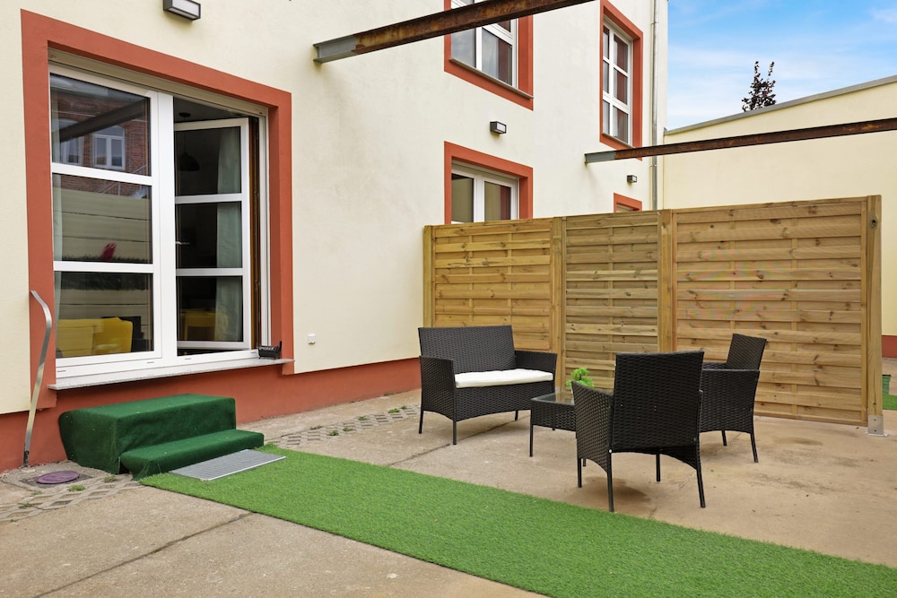 Superior Studio, 1 King Bed with Sofa bed, Patio, Courtyard View