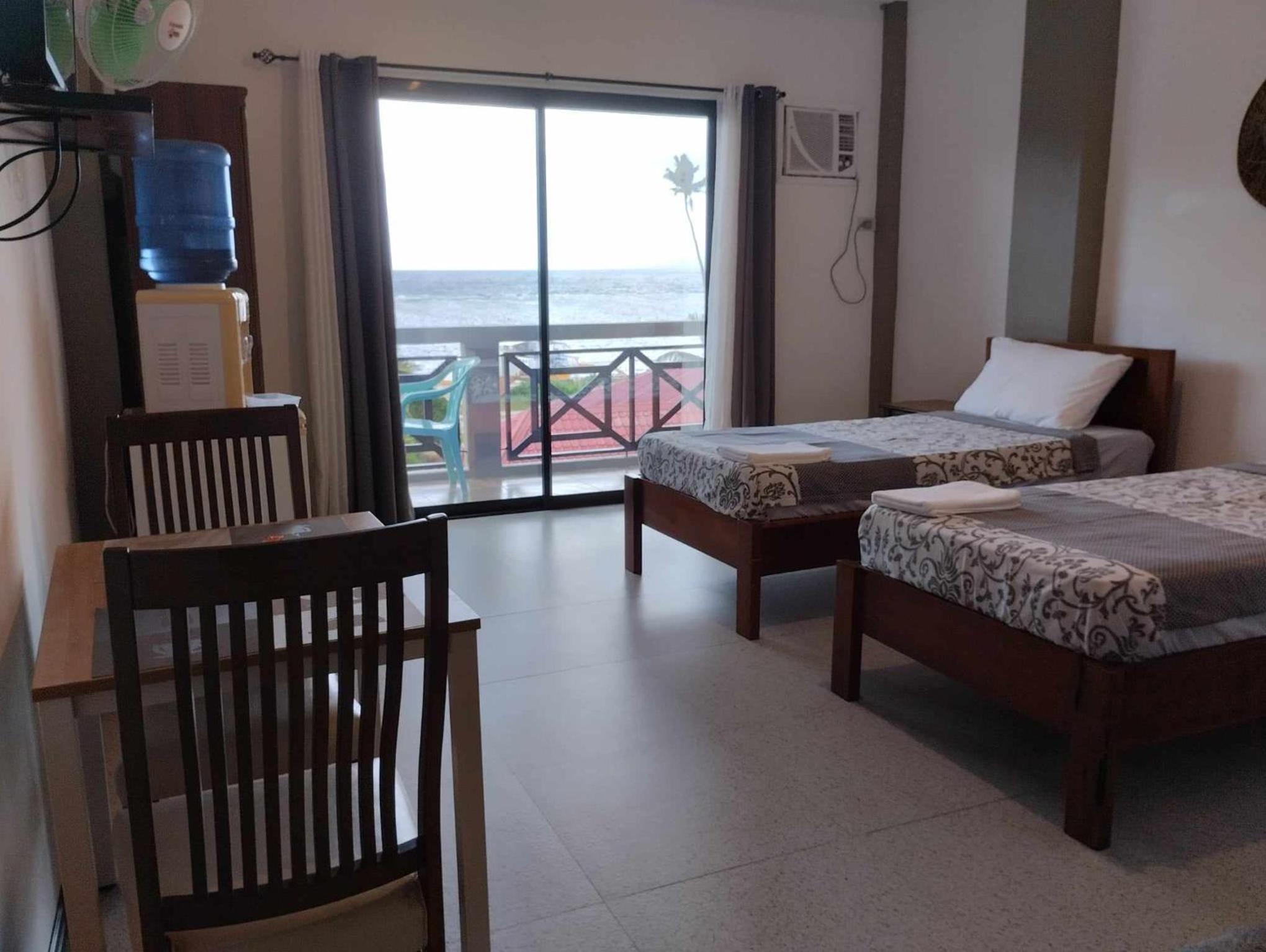 Double or Twin Room with Sea View - Photo 3