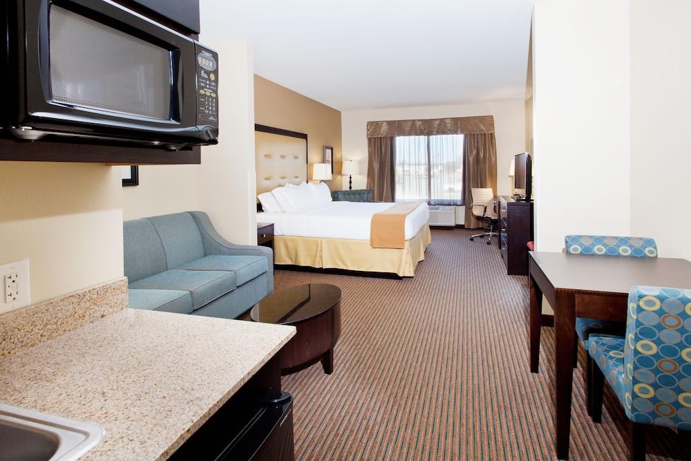 Suite, 1 King Bed, Non Smoking - Photo 2