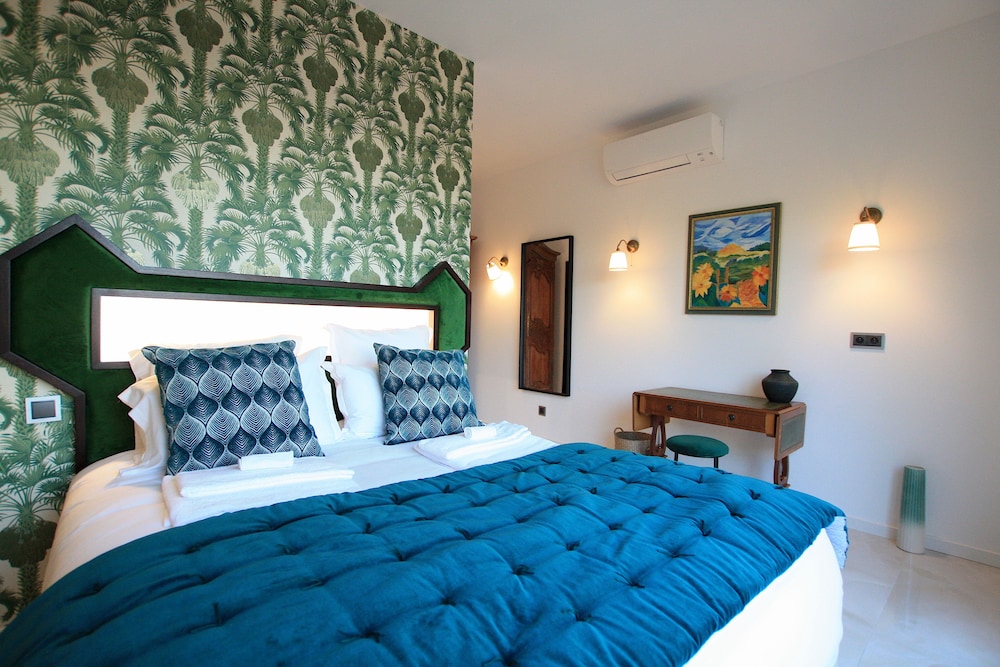 Deluxe Suite (Jade)