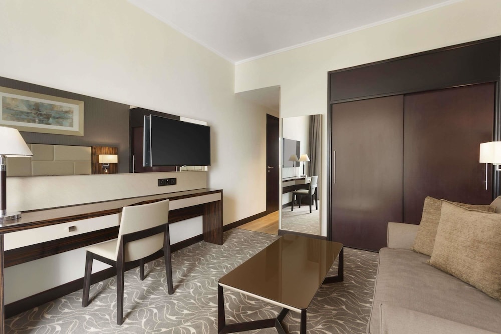 1 King Bed, One Bedroom Suite, City View photo 3