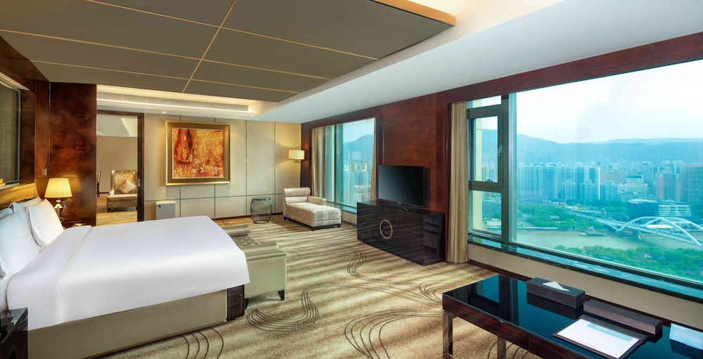 Royal Suite, 1 King Bed, River View photo 3