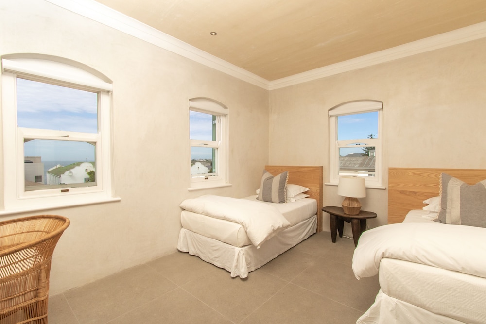 Luxury Penthouse, 2 Bedrooms, Fireplace photo 1