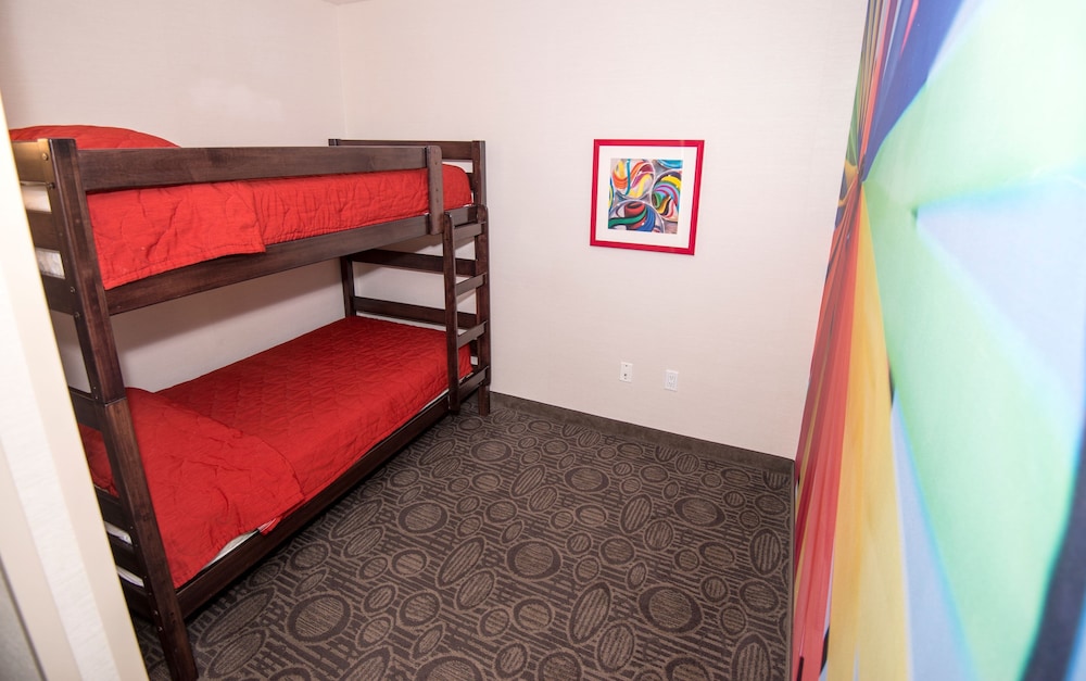 Family Room, Multiple Beds - Photo 3