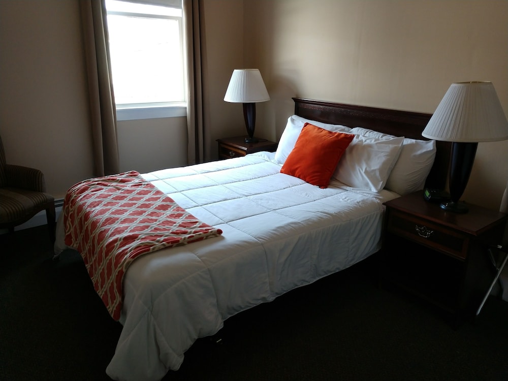 Two bedroom suite with full kitchen photo 1