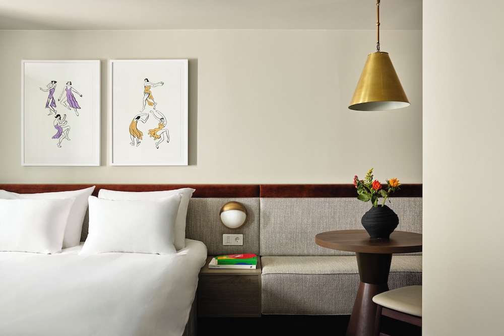 Room, City View