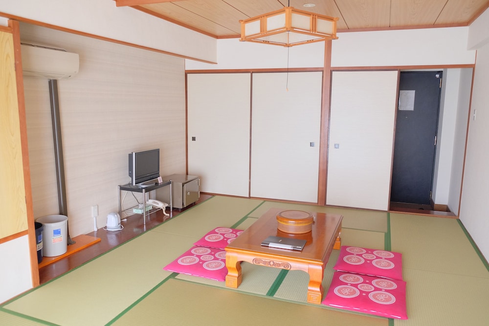 Japanese Style Room For 4 People with Shared Bathroom and Toilet photo 3