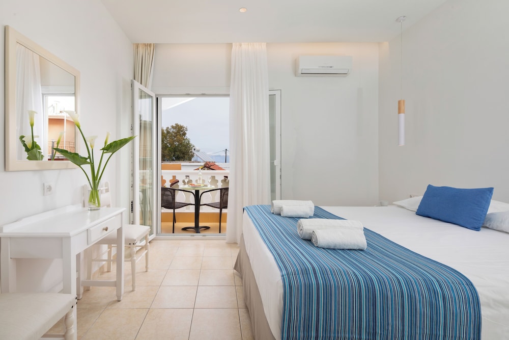 Classic Double or Twin Room, Balcony - Photo 4