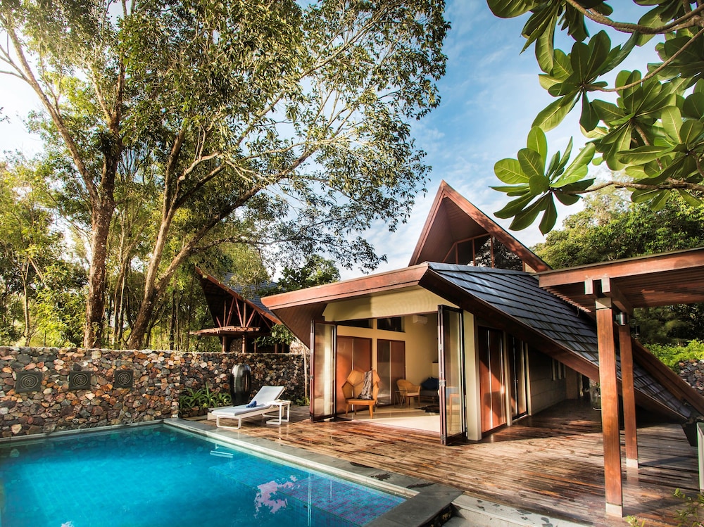 Beach Front Villa photo 3