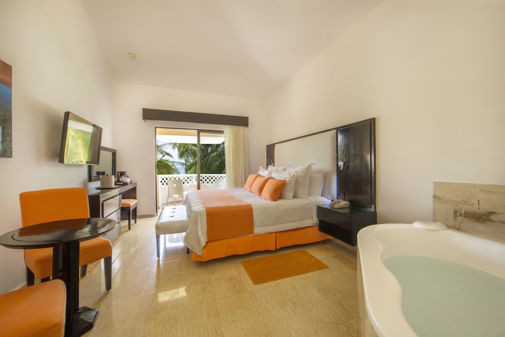 Room, 1 King Bed, Non Smoking (Couple Retreat) photo 2