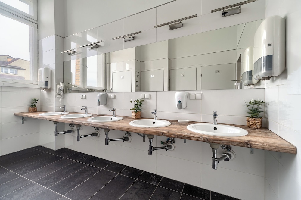 Standard Double or Twin Room, 2 Twin Beds, Shared Bathroom photo 3