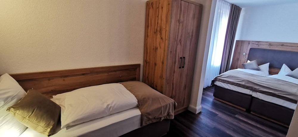 Economy Triple Room