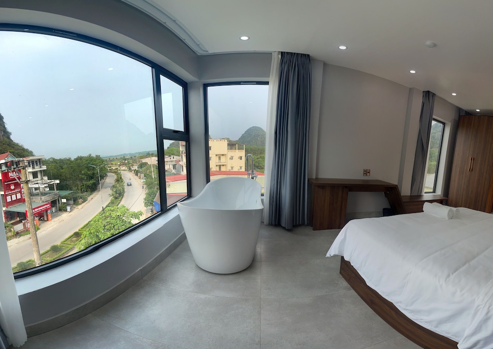 Deluxe Double Room, Bathtub photo 2