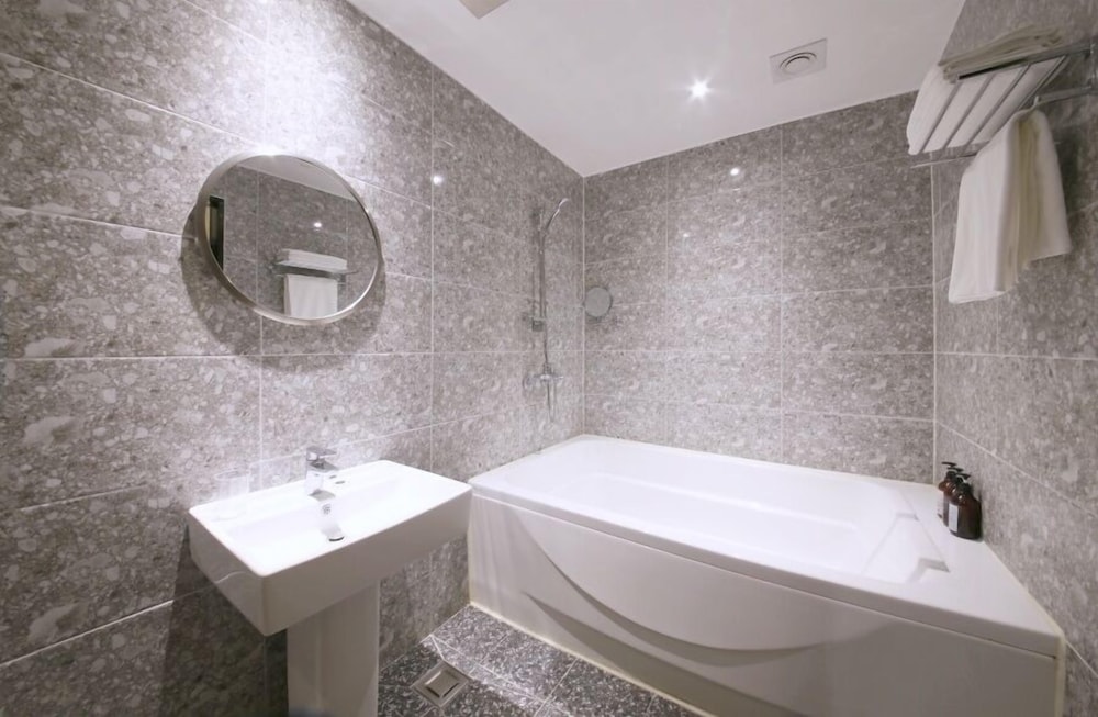 Deluxe Twin Room - Photo 8