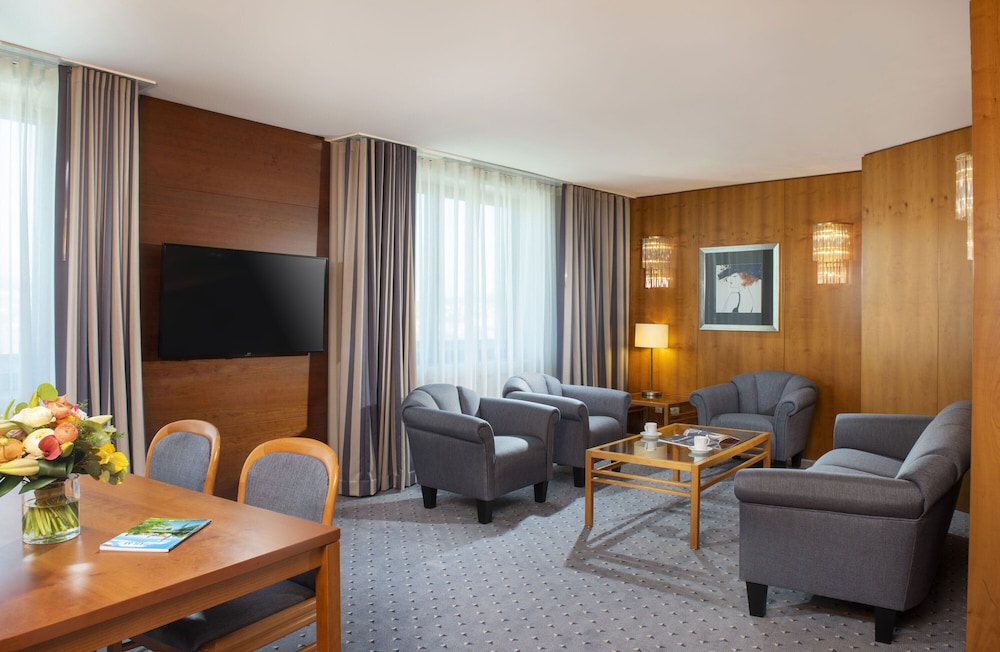 Senior Suite - Photo 3