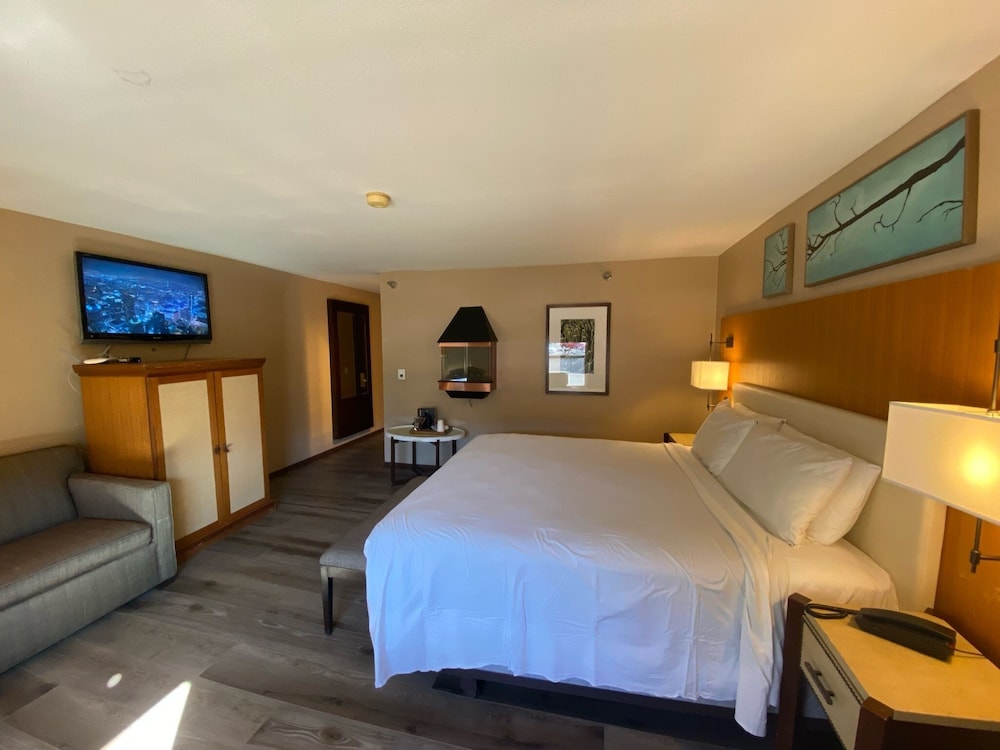 Standard Room, 1 King Bed - Photo 3
