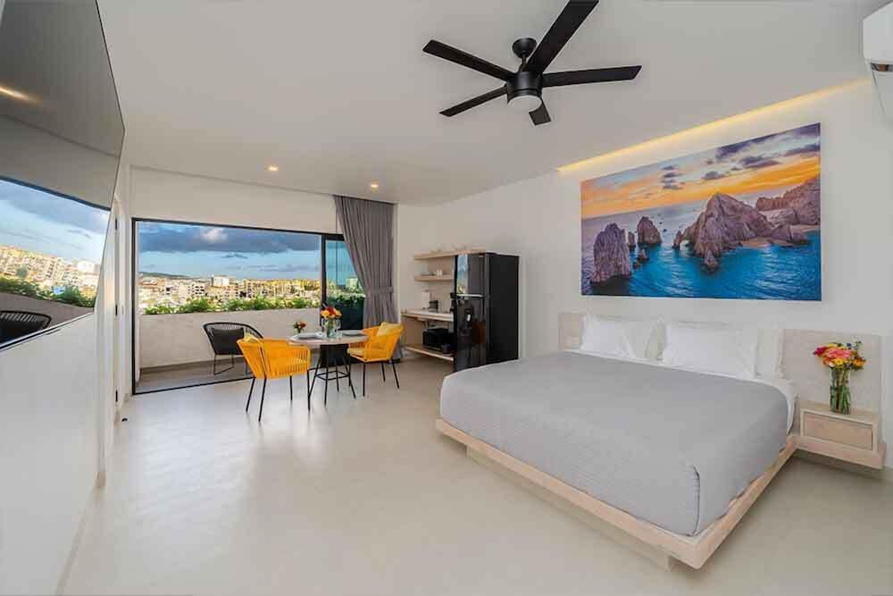 Studio Suite, 1 King Bed, City View
