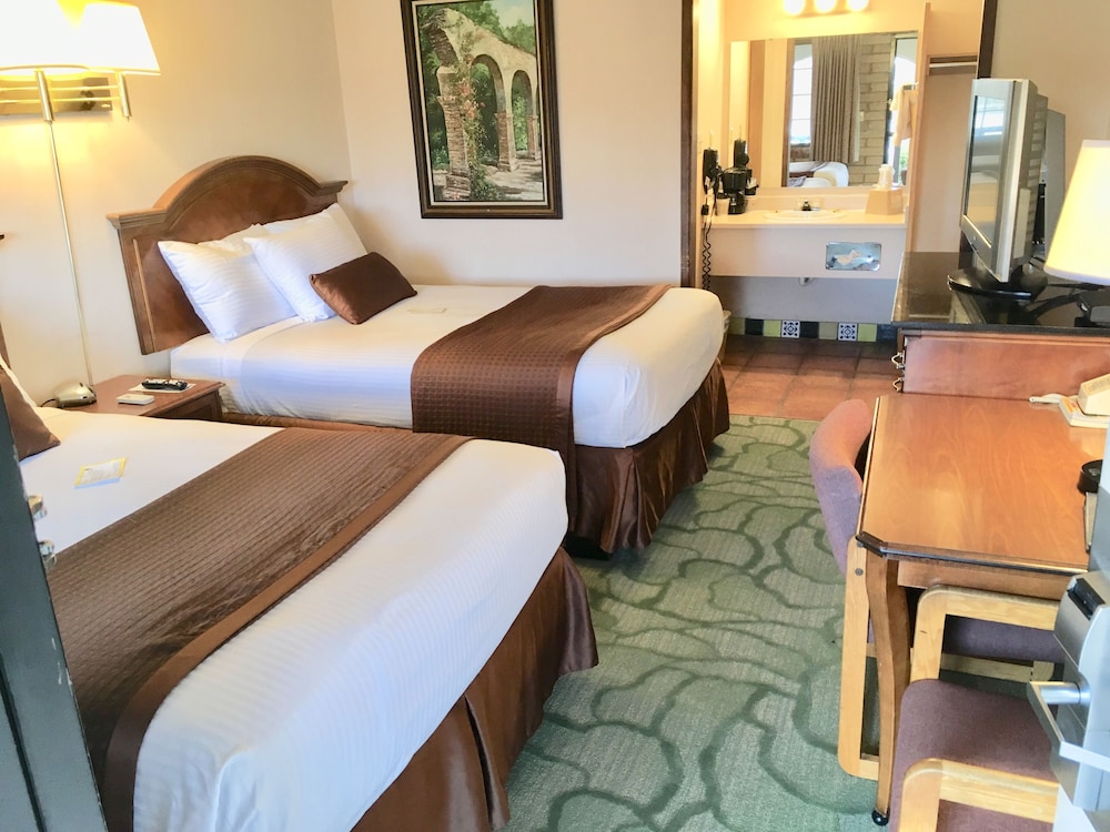 2 Full Sized Beds With Refrigerator & Microwave