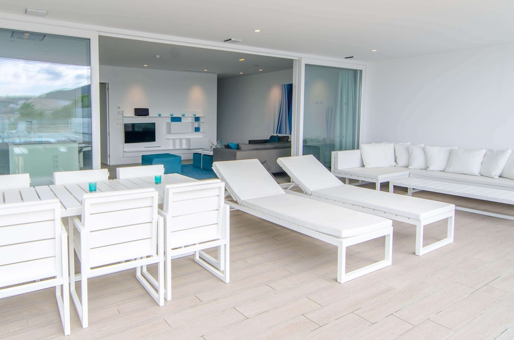 Suite, 2 Bedrooms, Hot Tub, Sea View (Serenity Lago)