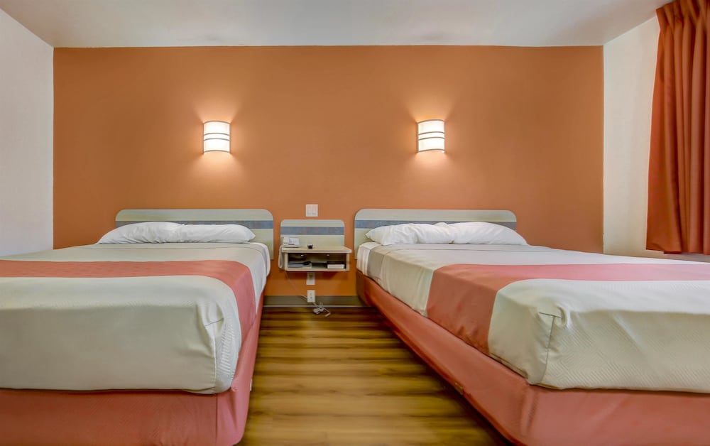 Standard Room, 2 Queen Beds, Non Smoking photo 3