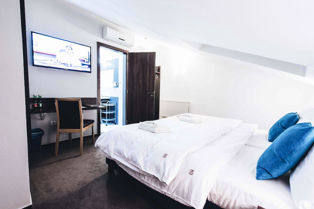 Economy Double Room photo 1