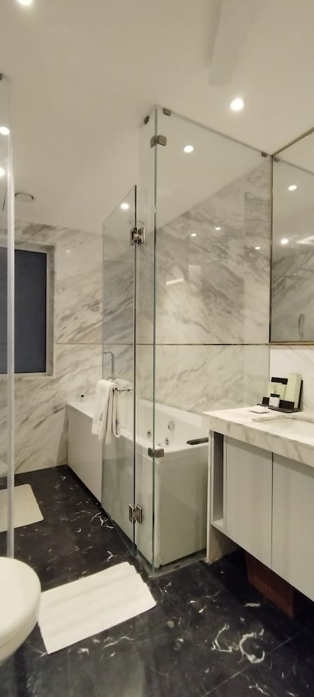 Fern Club Suite