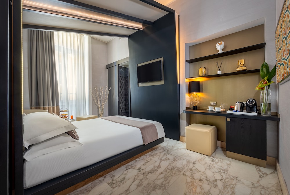 Standard Double Room thumbnail 5