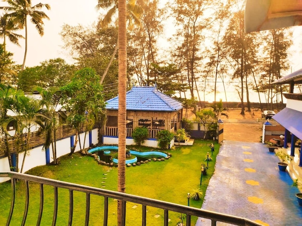 Standard Double Room, Beach View photo 1