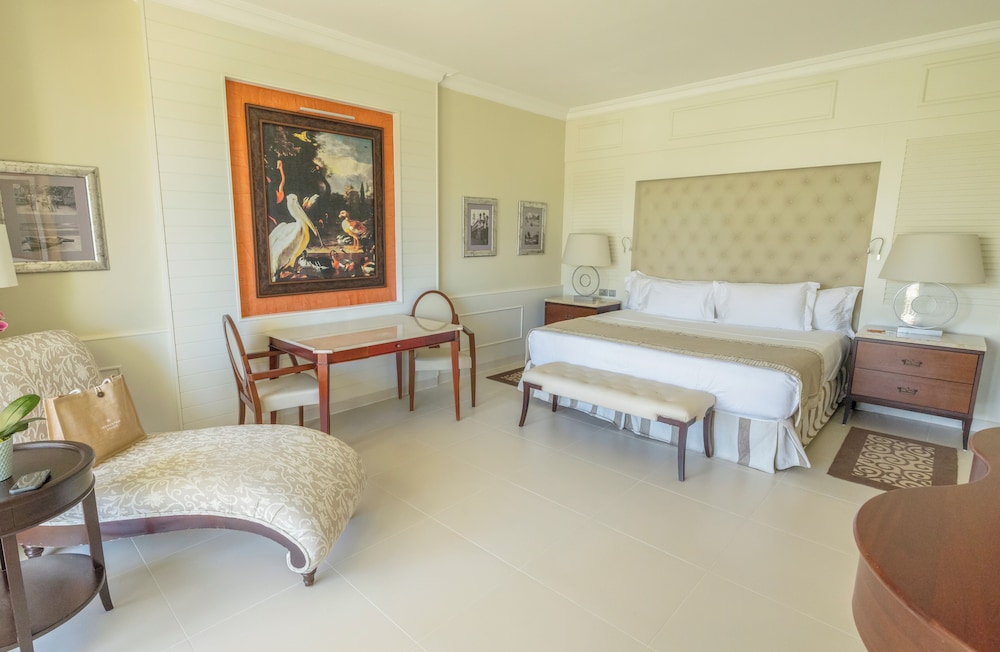 Suite (Near Beach | Butler, Swim Out)