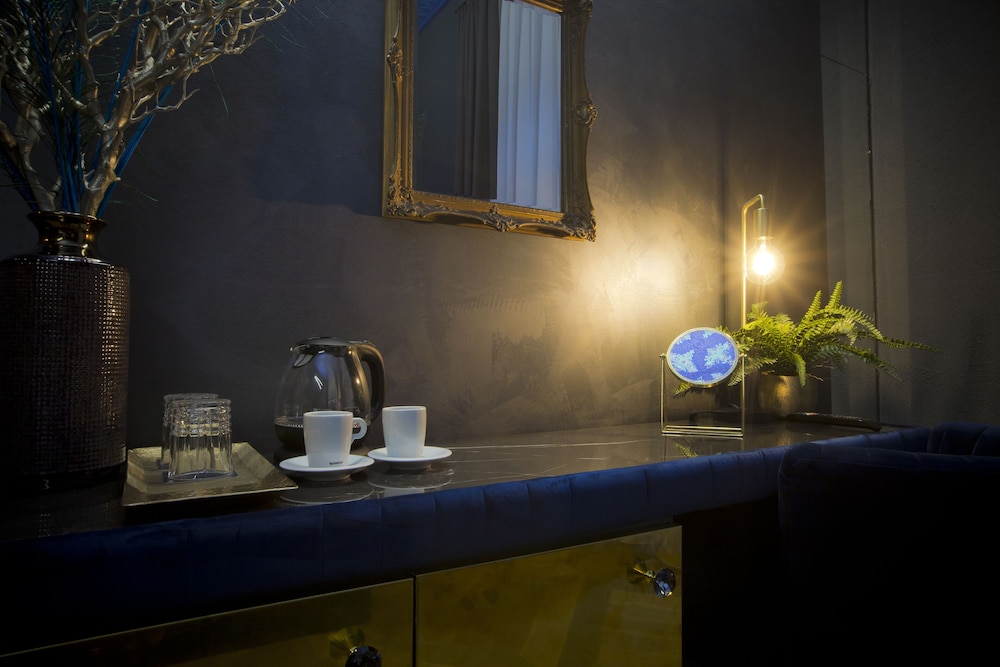 Deluxe Suite, Hot Tub - Photo 5