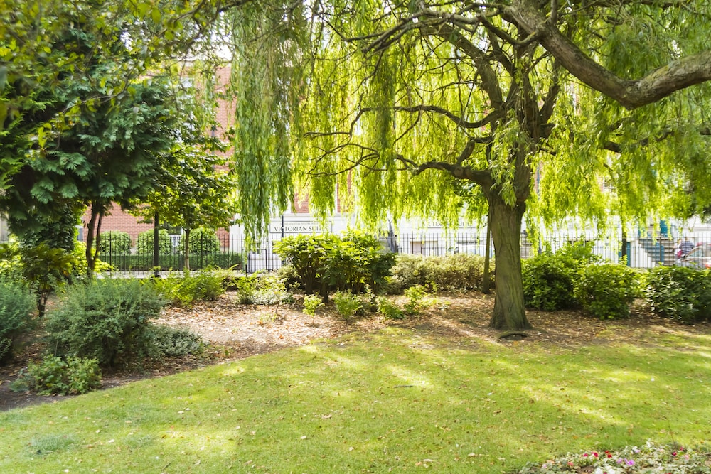 Business Studio Suite, 1 Bedroom, Ensuite, Garden View photo 2
