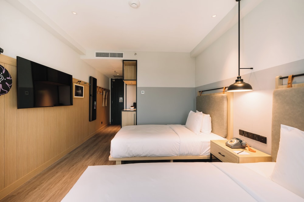 Deluxe Room, 2 Twin Beds - Photo 6