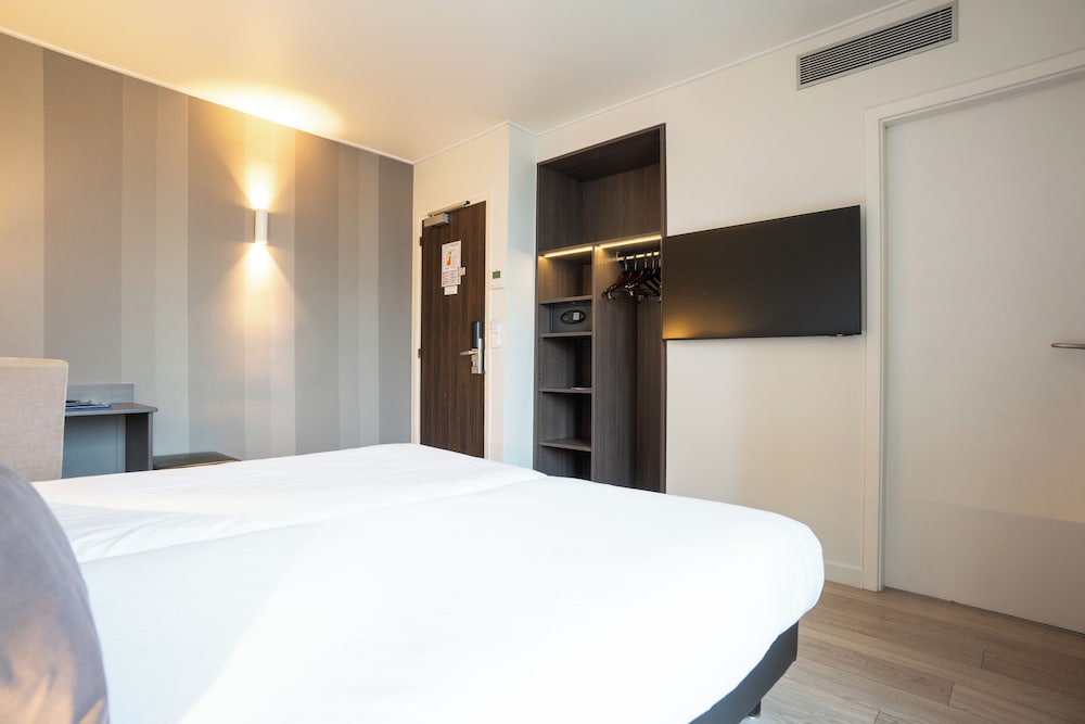 Superior Double or Twin Room photo 3