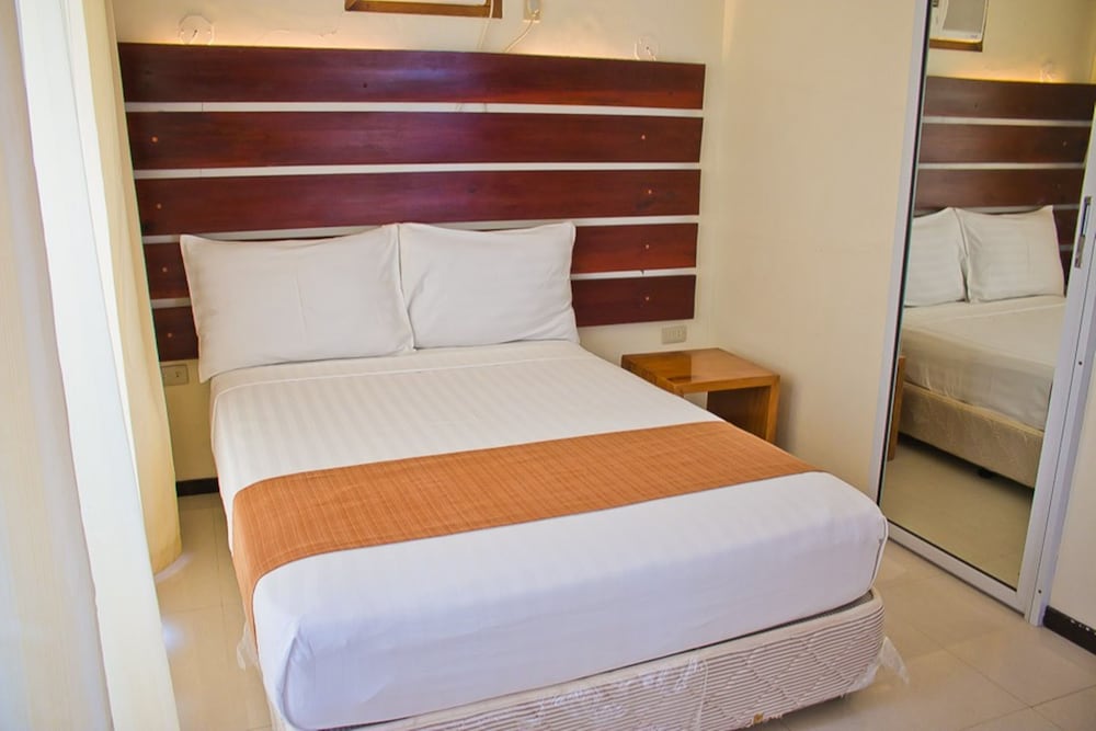 Deluxe Quadruple Room, 2 Double Beds photo 3