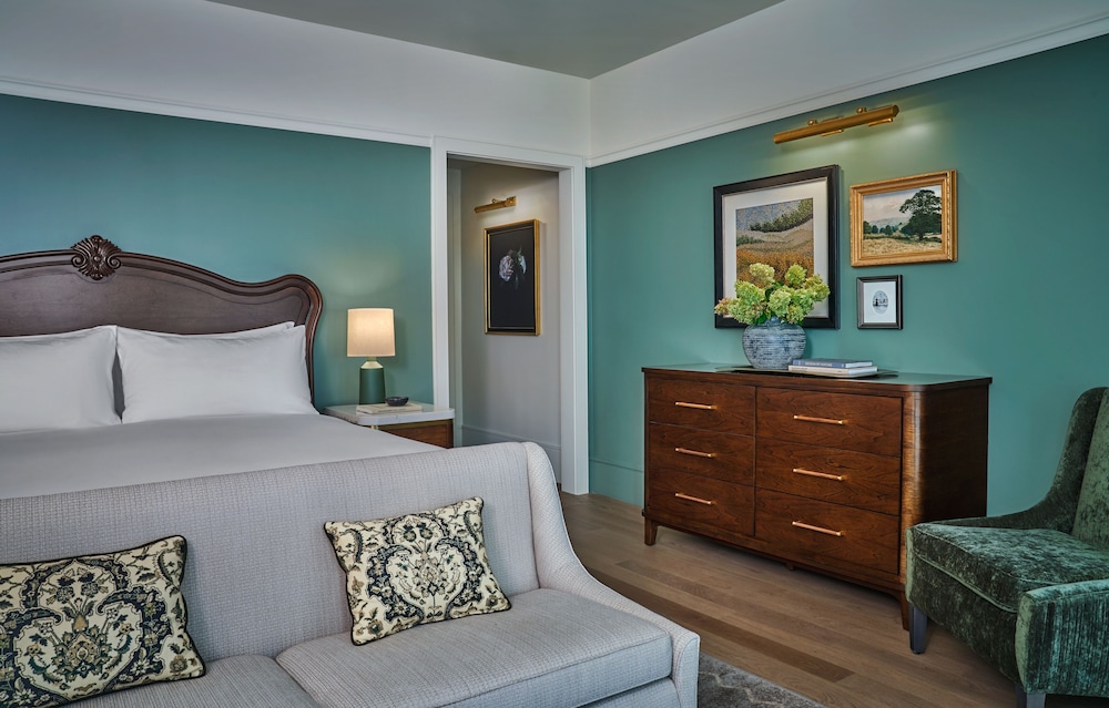 Accessible Resort Bay Window King