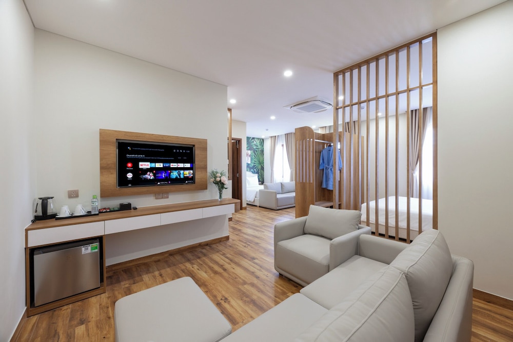 Family Studio Suite, City View